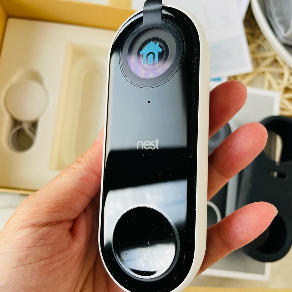 BNIB Nest Hello Video Doorbell (Wired) Camera + Security + Silicone Cover (Snow) - Picture 1 of 16